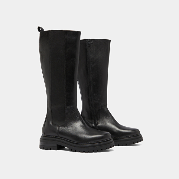 Bottes à bouts ronds et semelles crantée... in black leather | ADAL
