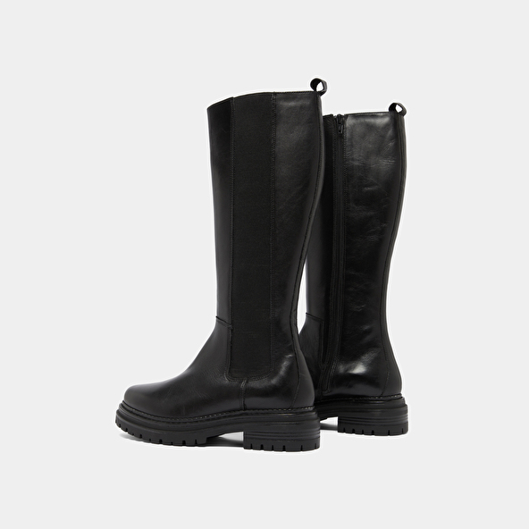 Bottes à bouts ronds et semelles crantée... in black leather | ADAL