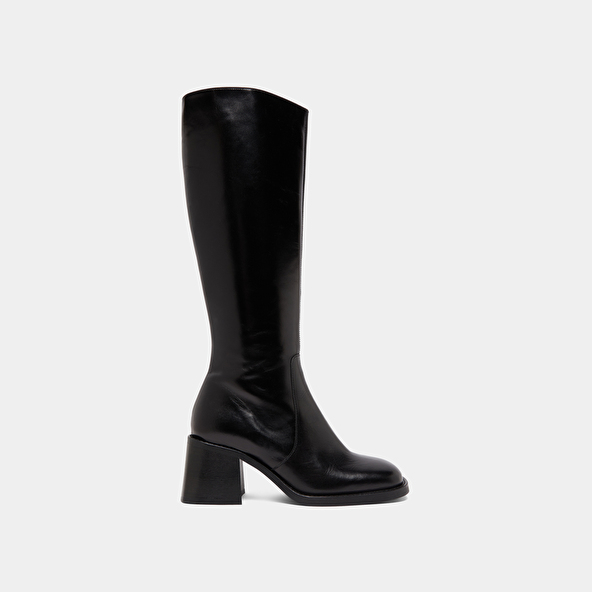 Boots with thick heels and square toes in black leather | DIOU