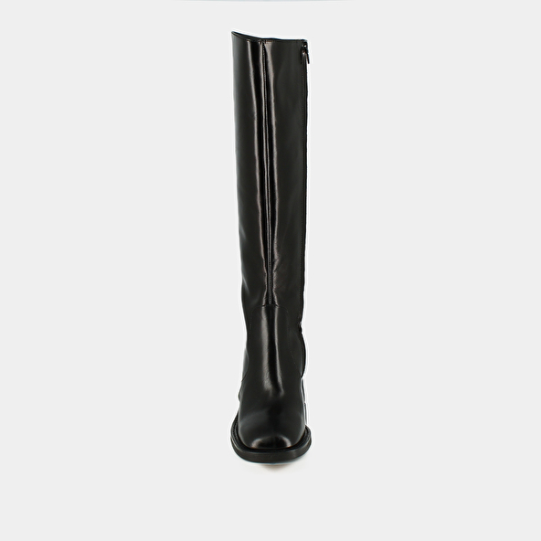 Boots with heels and square toes in black leather | DALLE
