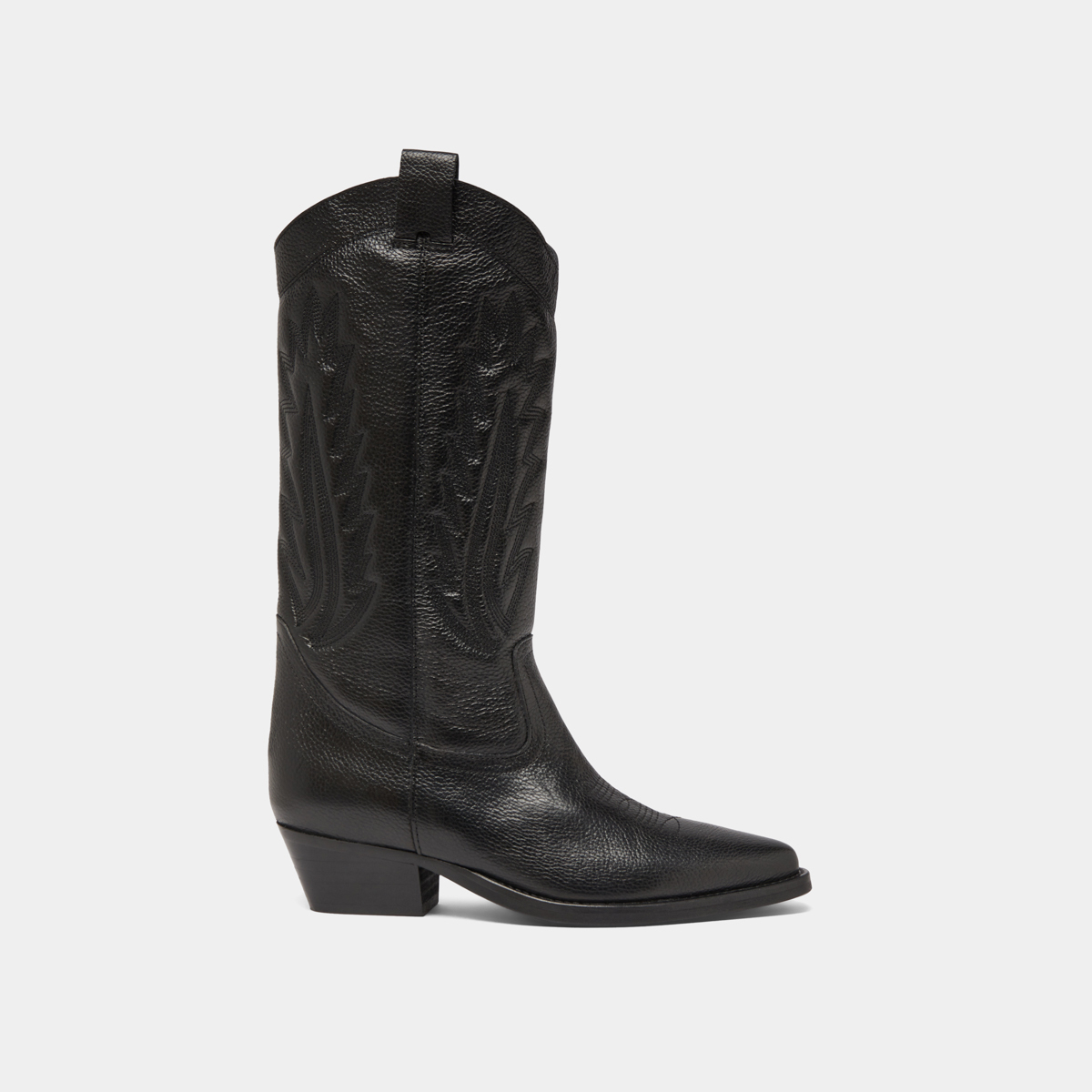 Pointed toe boots with exposed stitching in black grained leather | DELEA