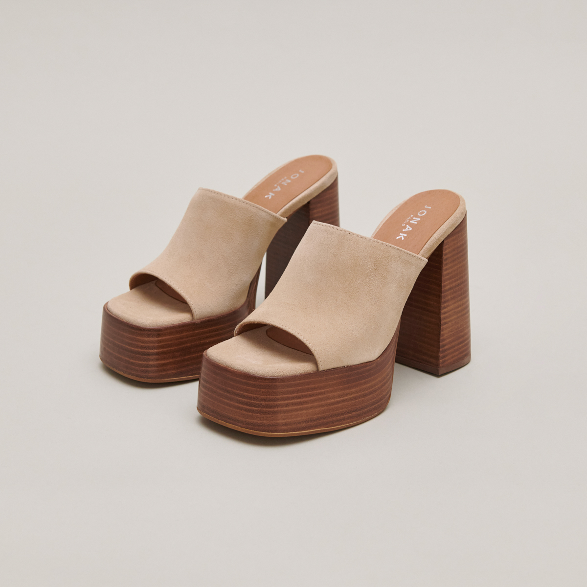 Mules with heels and open toes in beige suede | BEATRICE