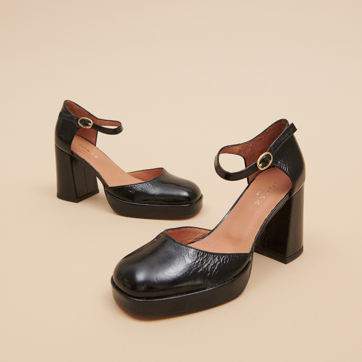 Heeled square-toe baby shoes in black shiny leather | VERO