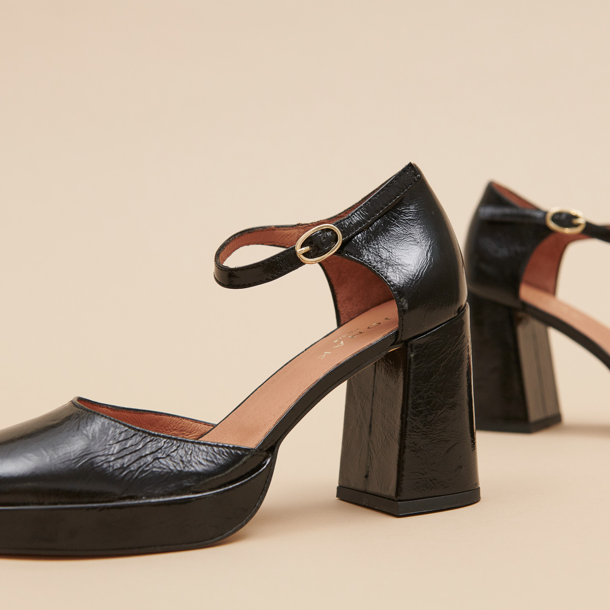 Heeled square-toe baby shoes in black shiny leather | VERO
