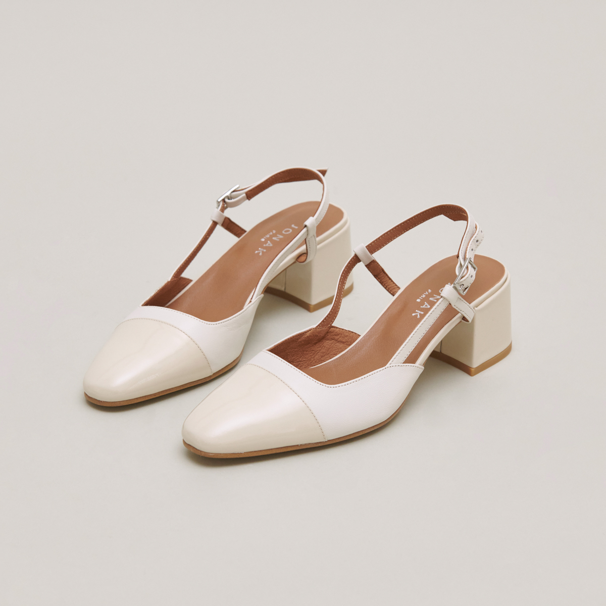 Babies with open heels in ecru leather and patent | DHAPOPY