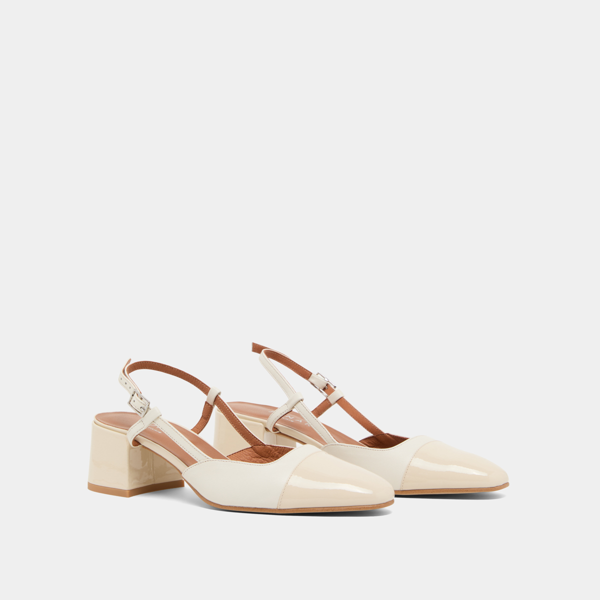 Babies with open heels in ecru leather and patent | DHAPOPY