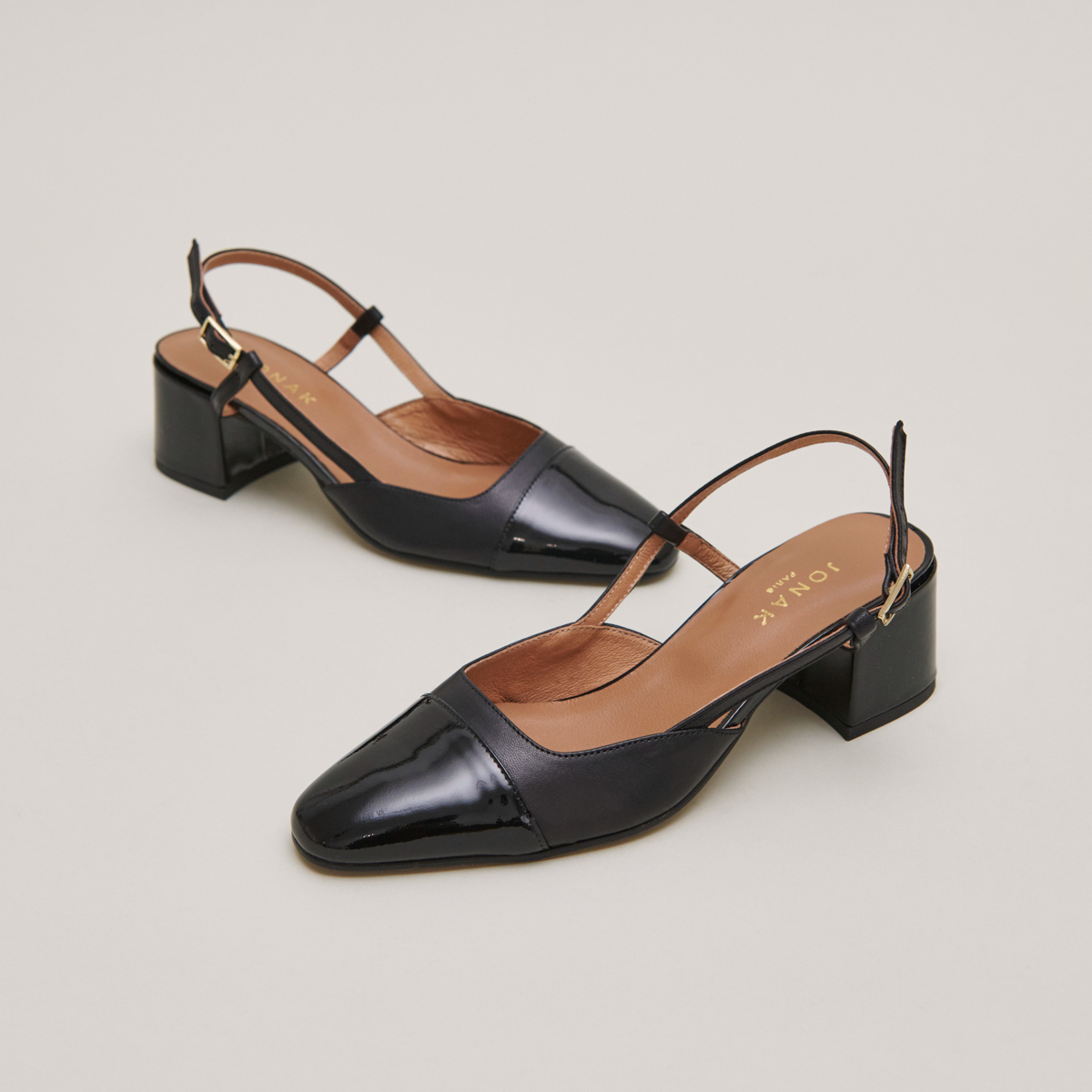 Babies with open heels in black patent leather | DHAPOPY