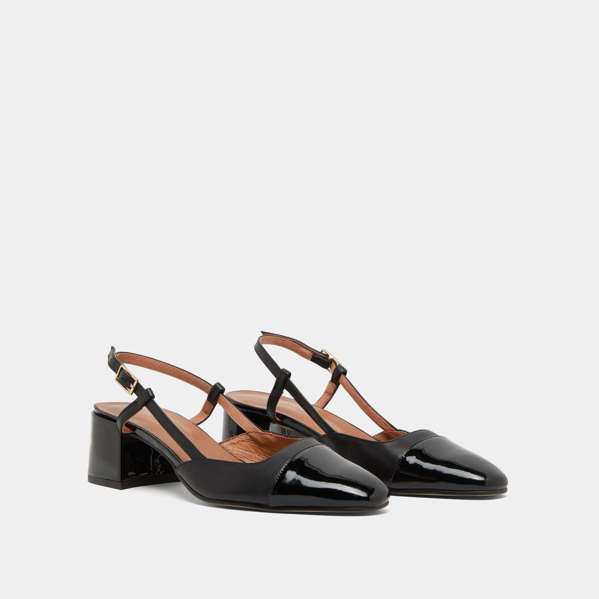 Babies with open heels in black patent leather | DHAPOPY