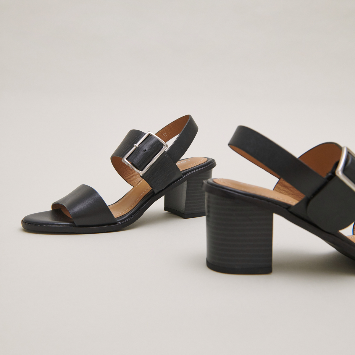 Sandals with heels and straps in black leather | ACRE