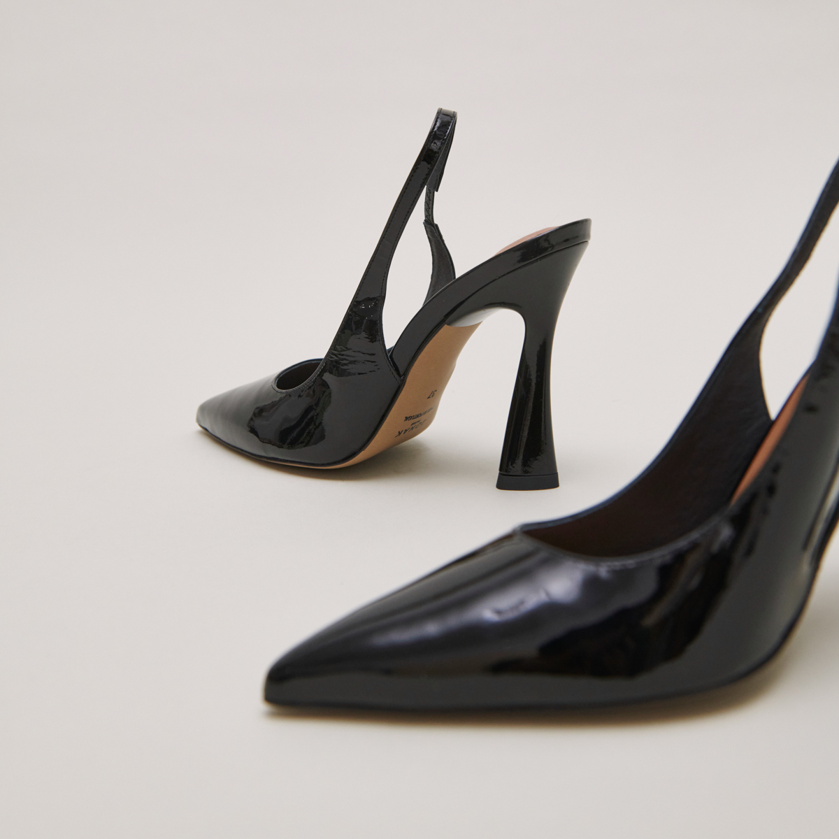 Pointed toe slingback pumps in black patent | DRESSY