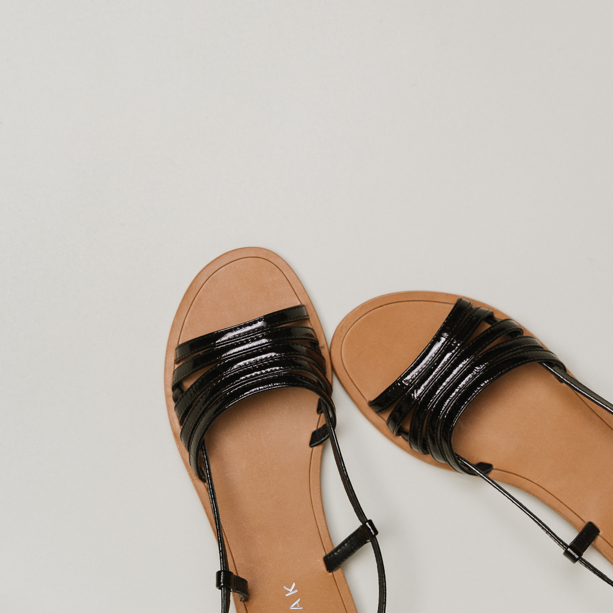 Strappy sandals with open toes in black patent | WROOM