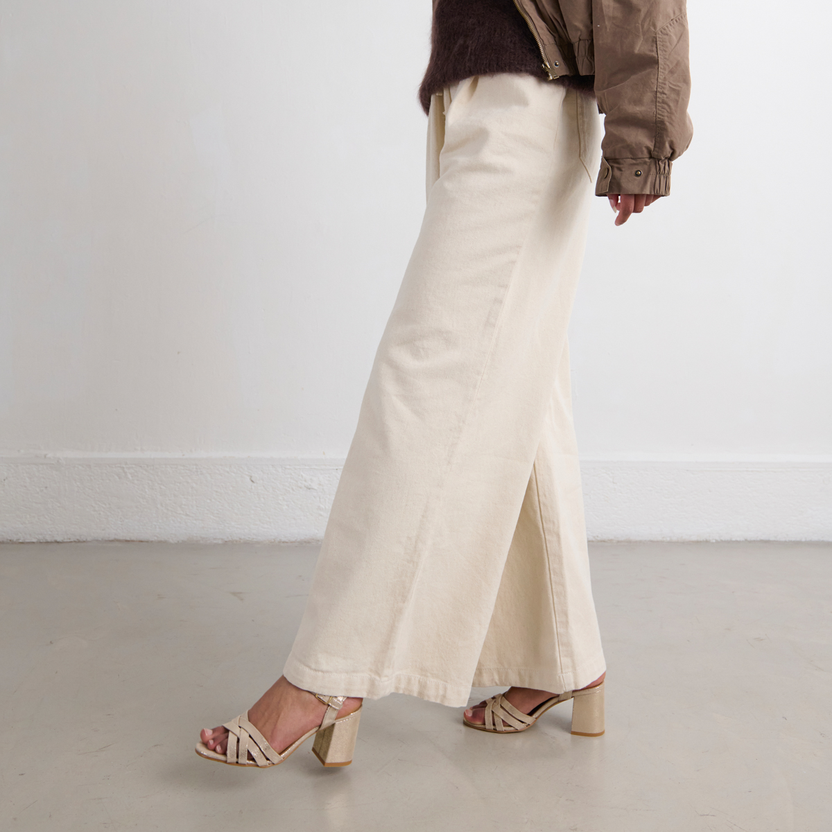 Open-toed sandals in platinum laminated velvet | DANELLE