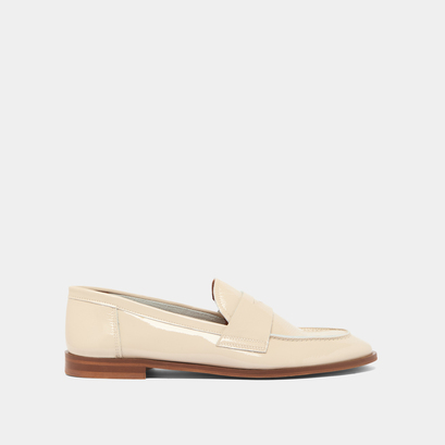Closed toe and round loafers in pleated patent ecru | thelma