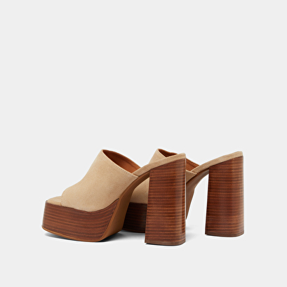Mules with heels and open toes in beige suede | beatrice