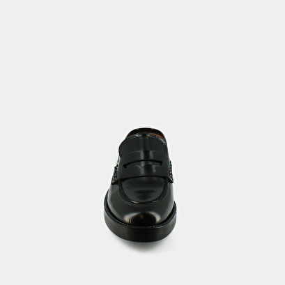 Flat heel loafers with round toe in black shiny leather | alise