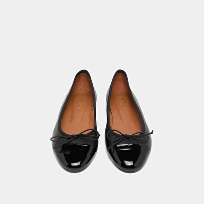 Ballerinas with flat heels and bows in black patent leather | DAXI