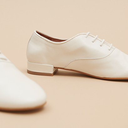 Flat heel richelieus in ecru leather | ADENISE