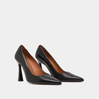 High heel pumps in black leather | DABATE