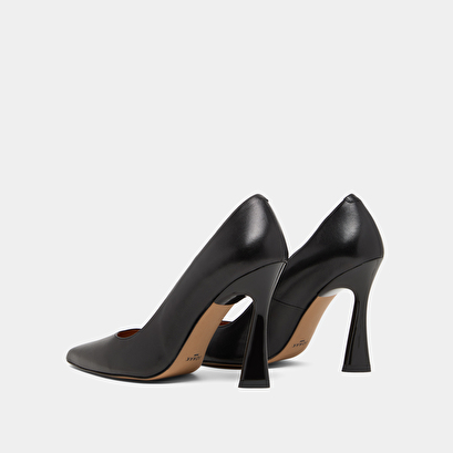 High heel pumps in black leather | DABATE