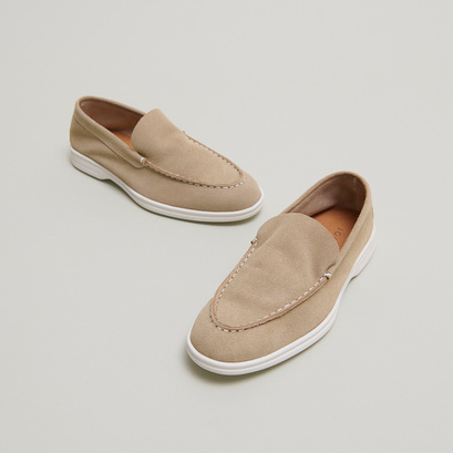 Closed toe loafers in beige suede | ORLANE