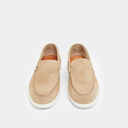 Closed toe loafers in beige suede | ORLANE