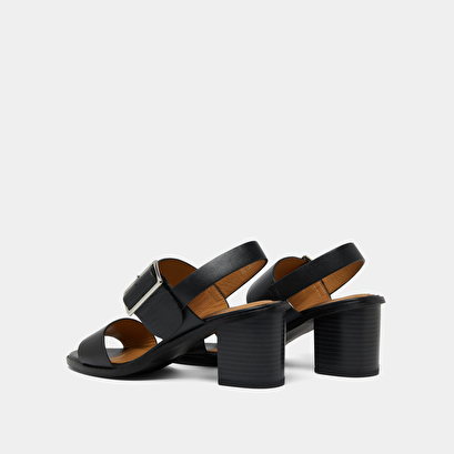 Sandals with heels and straps in black leather | acre