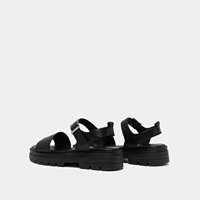 Platform sandals with straps in black leather | ask