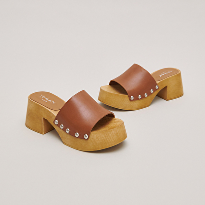 Platform mules with open toes in cognac leather | ELENA