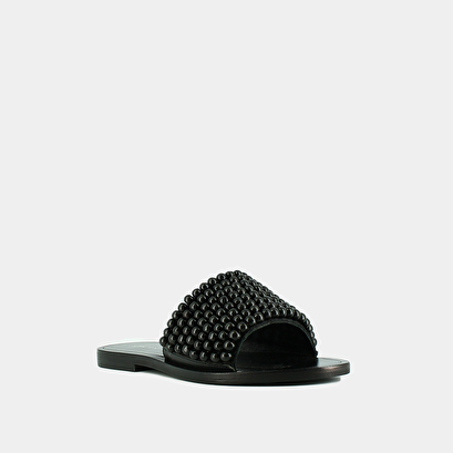 Flat mules with pearls in black leather | walk