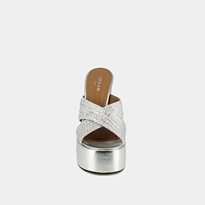Cross-strap mules with platforms in silver metallic raffia | jackie