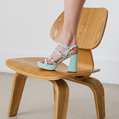 Sandals with straps and square toes turquoise