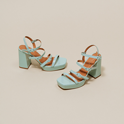 Sandals with straps and square toes turquoise