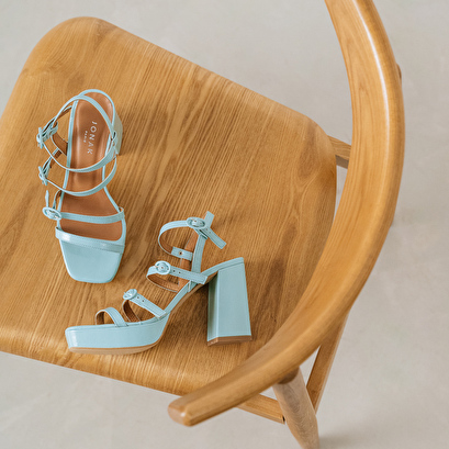 Sandals with straps and square toes turquoise