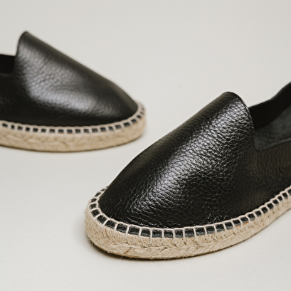 Wedges in black grained leather | max