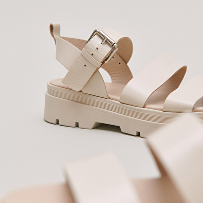 Platform sandals with buckles in ecru leather | PRIAME