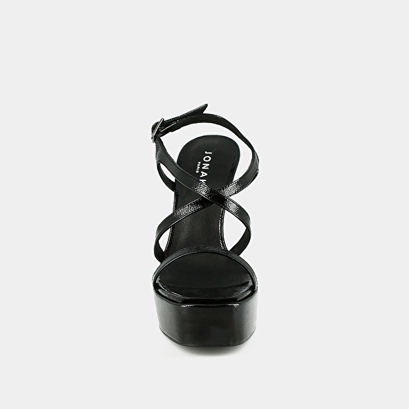 Platform sandals with crossed straps in black pleated leather | BOECIA