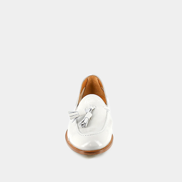 Round toe loafers with pompons in pleated patent ecru | TIPHAINE