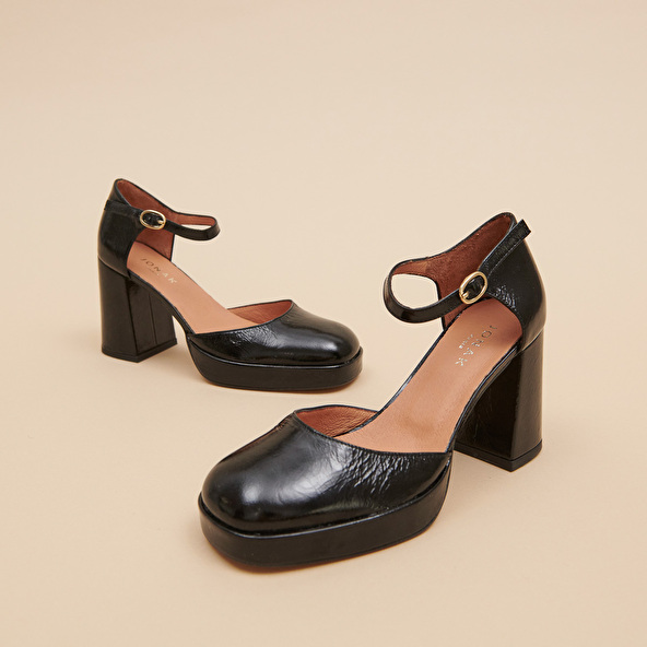 Heeled square-toe baby shoes in black shiny leather | VERO