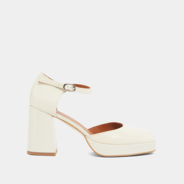 Square toe slippers with strap in ecru shiny leather | VERO