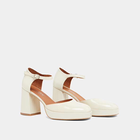 Square toe slippers with strap in ecru shiny leather | VERO