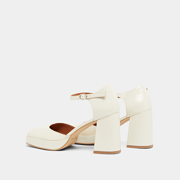 Square toe slippers with strap in ecru shiny leather | VERO
