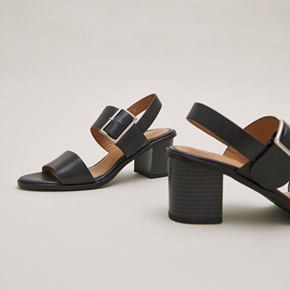 Sandals with heels and straps in black leather | ACRE