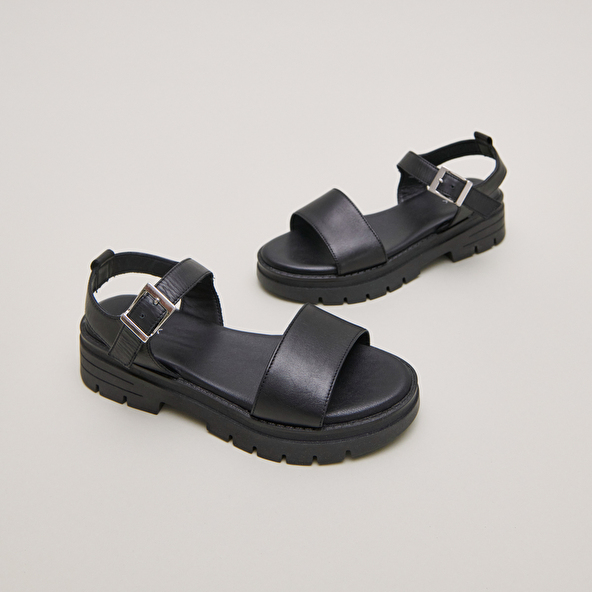 Platform sandals with straps in black leather | ASK