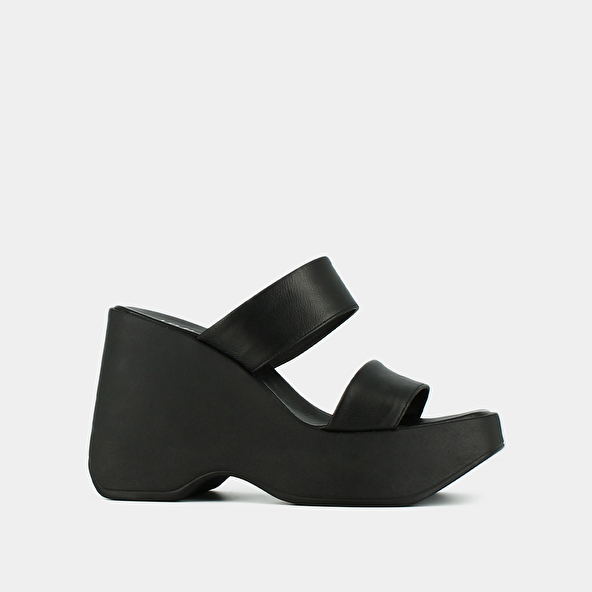 Wedge mules with straps in black leather | PRISCILLA