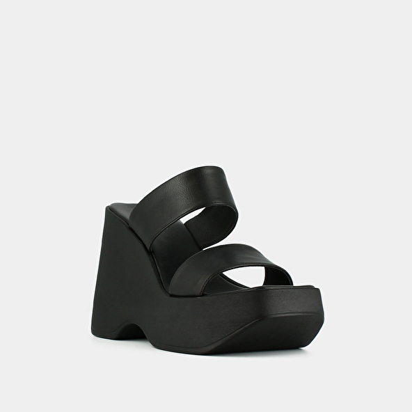 Wedge mules with straps in black leather | PRISCILLA