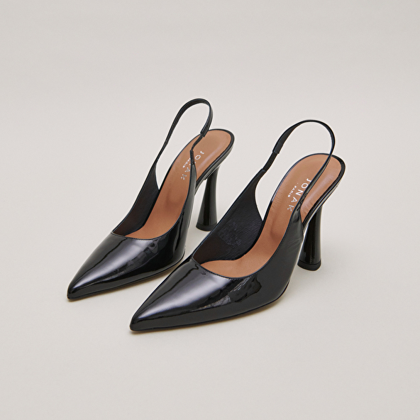 Pointed toe slingback pumps in black patent | DRESSY