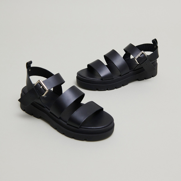 Platform sandals with buckles in black leather | PRIAME