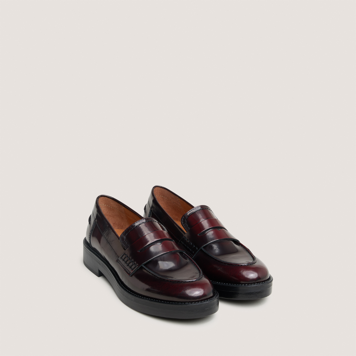 Round-toed loafers in burgundy patinated leather | MIRNA