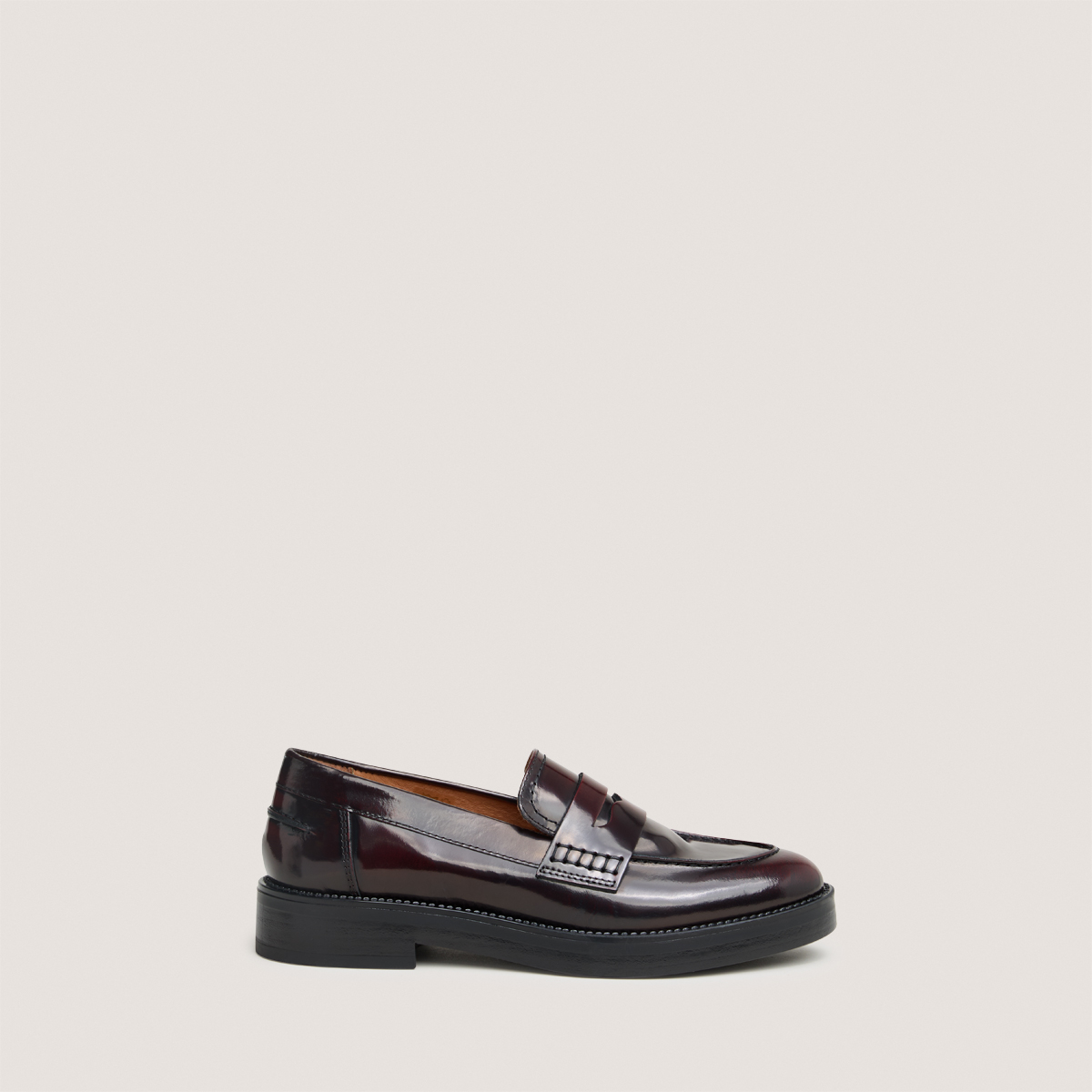 Round-toed loafers in burgundy patinated leather | MIRNA