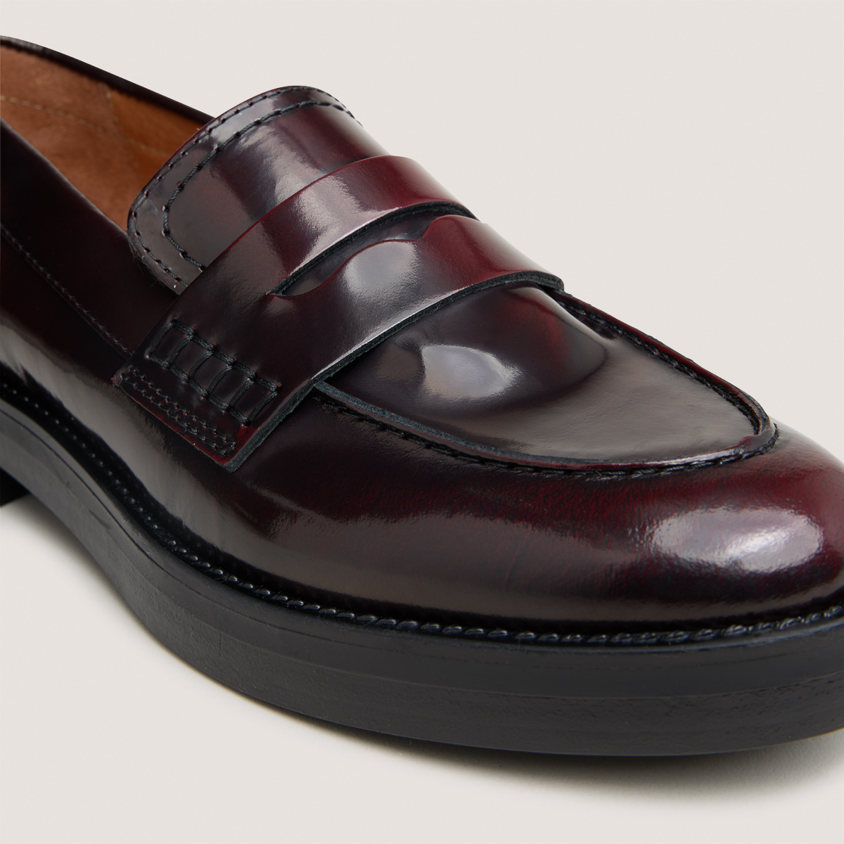 Round-toed loafers in burgundy patinated leather | MIRNA